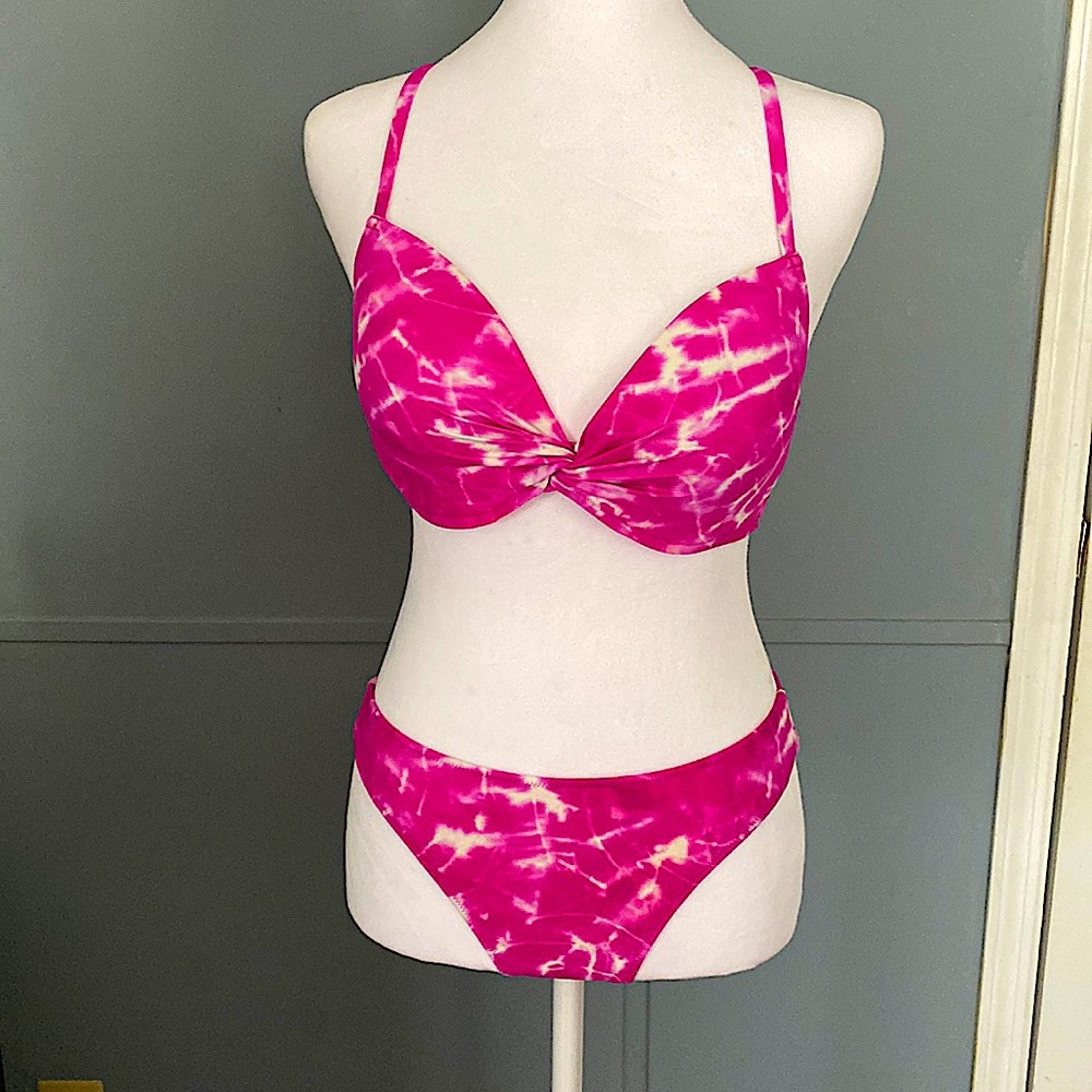 Shade & Shore 👙 pink/white - worn once. Top is 36 C and bottoms are M.